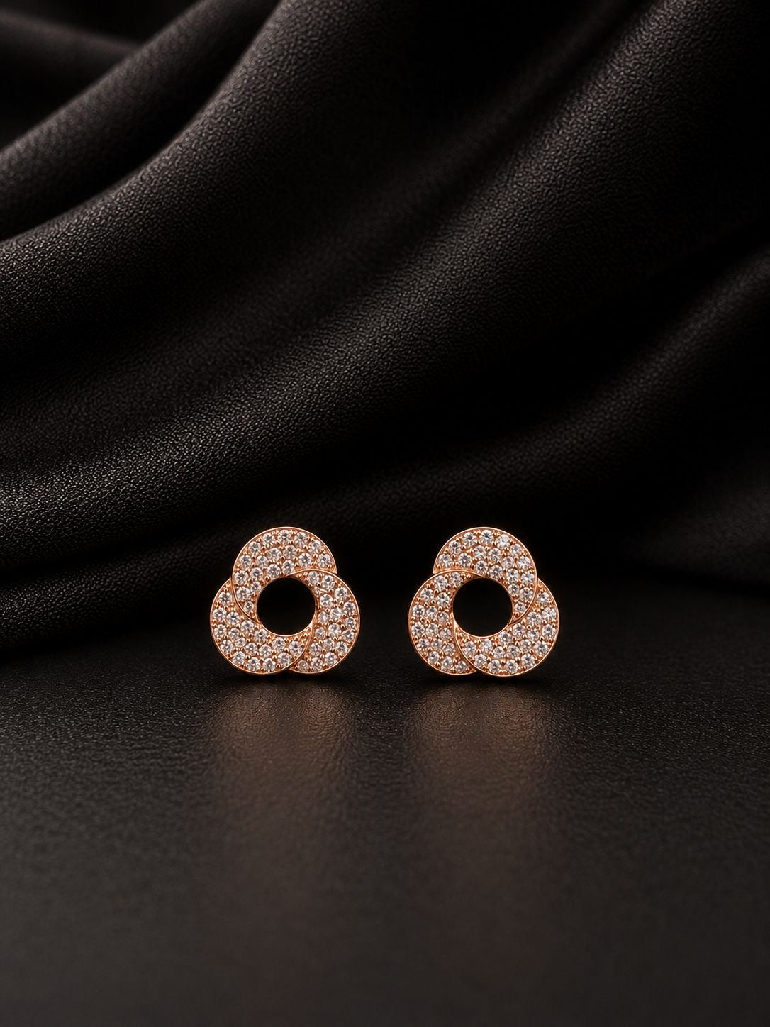 Trinetra Interlocking Halo Studs