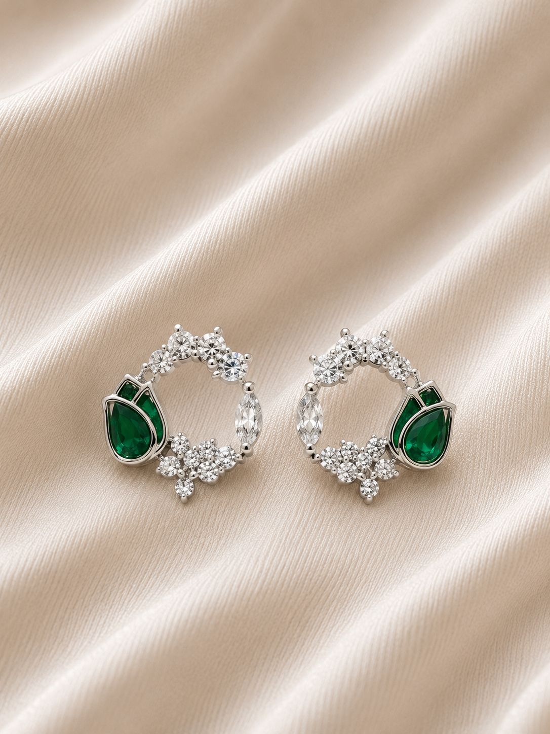 Emerald Tulip Wreath Studs
