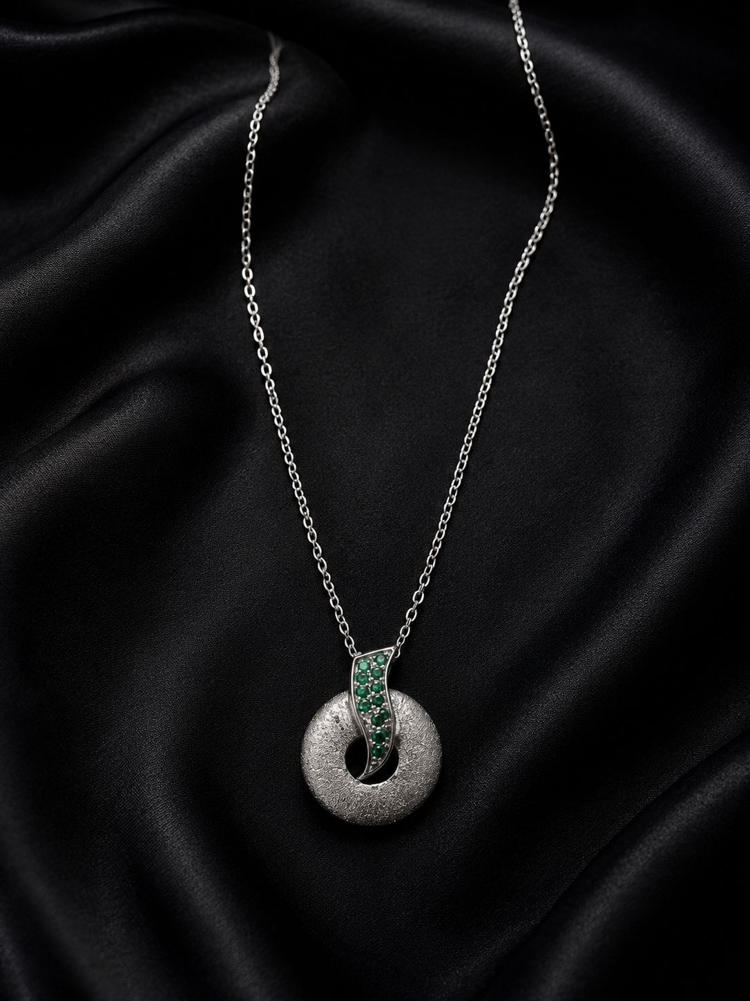 Emerald Vortex Chain