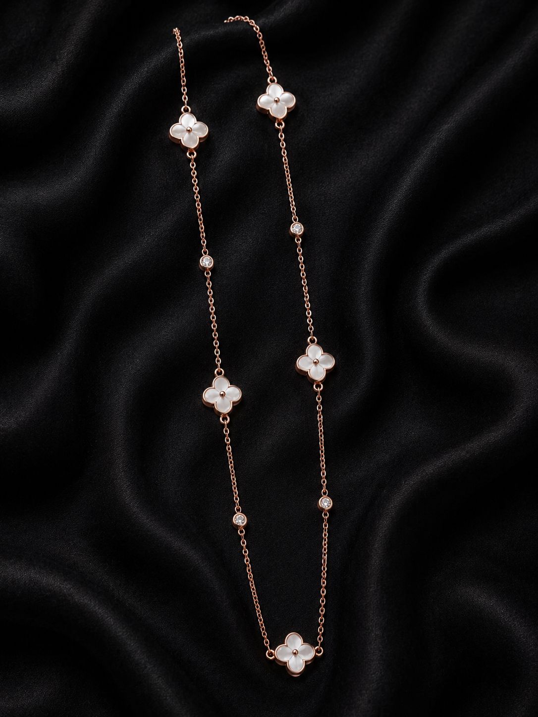 Aura Rose Clover Chain